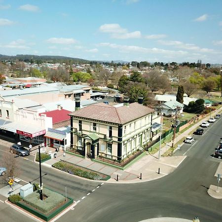 The Bank Guesthouse Glen Innes Bagian luar foto