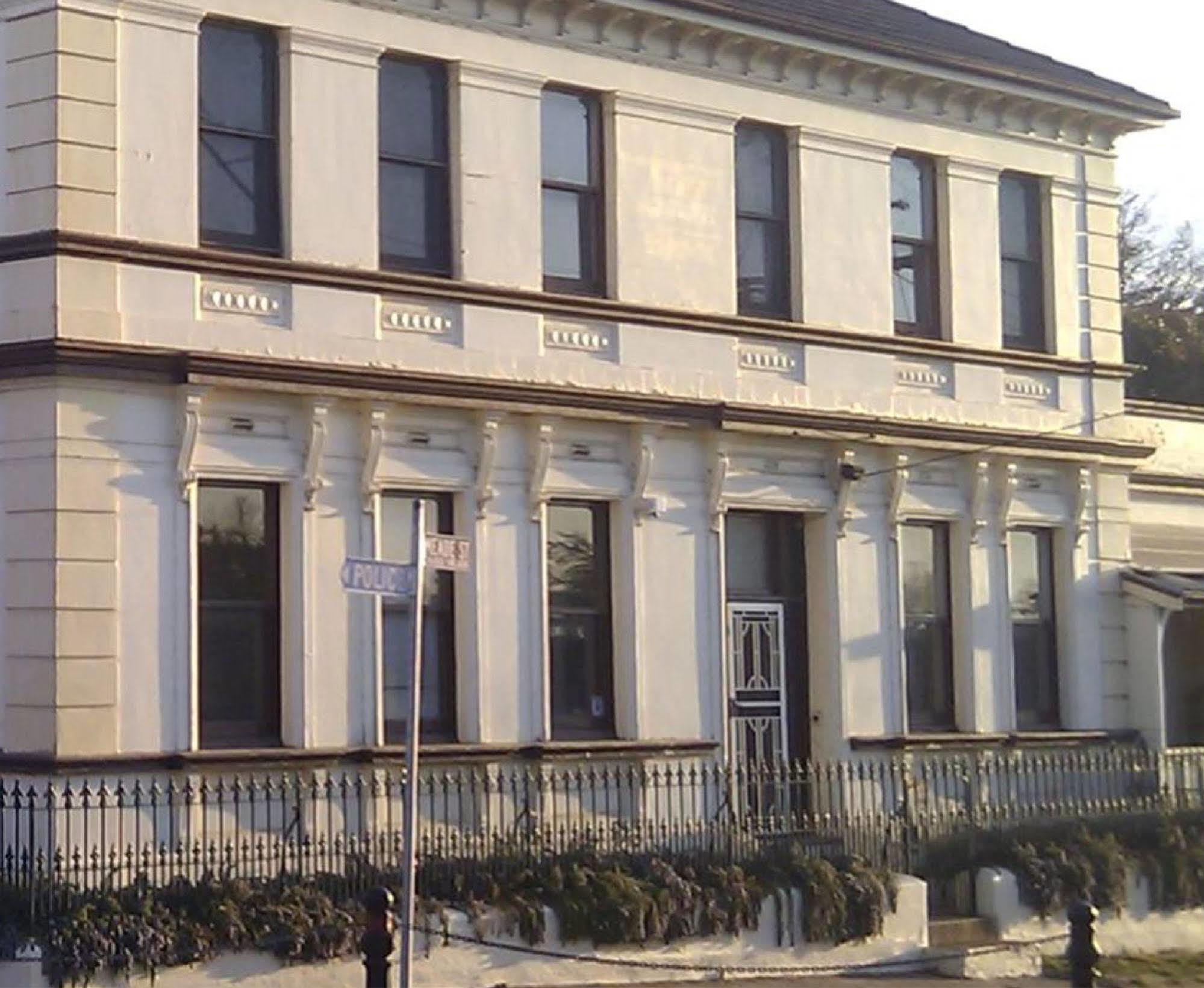 The Bank Guesthouse Glen Innes Bagian luar foto