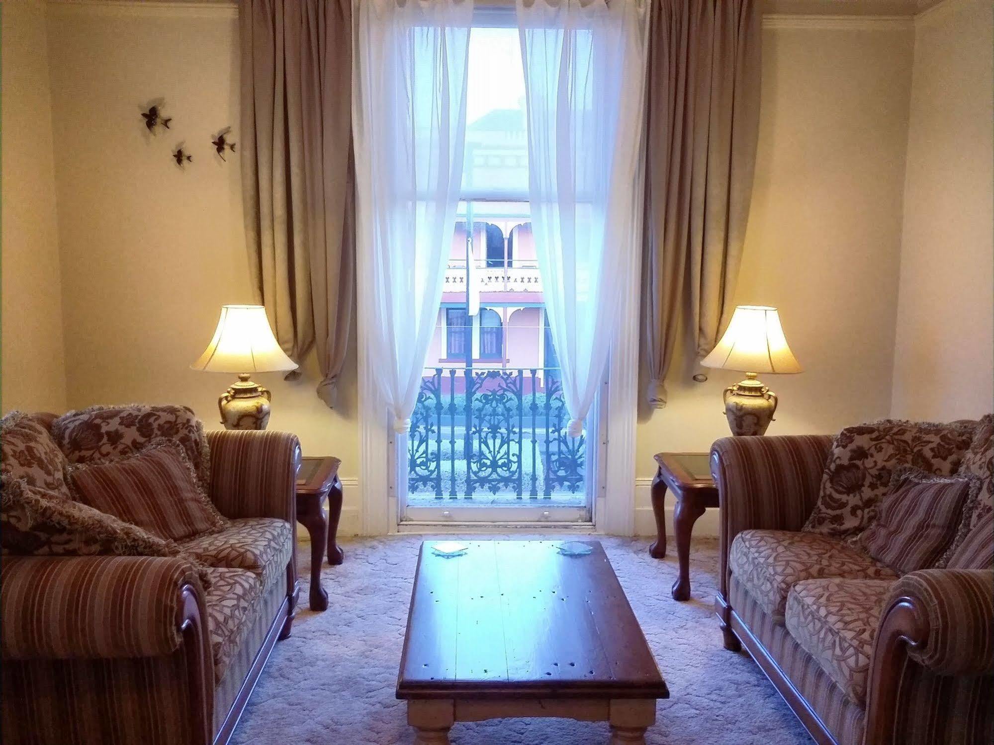 The Bank Guesthouse Glen Innes Bagian luar foto